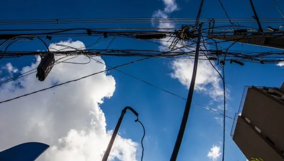 Curitiba e BNDES assinam acordo de R$ 1,2 bilhão para enterrar fios