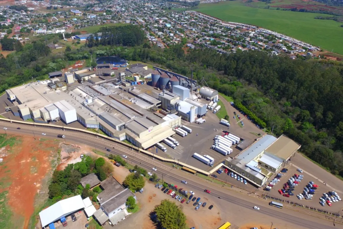 MBRF - vista aérea de complexo industrial da MBRF em Francisco Beltrão