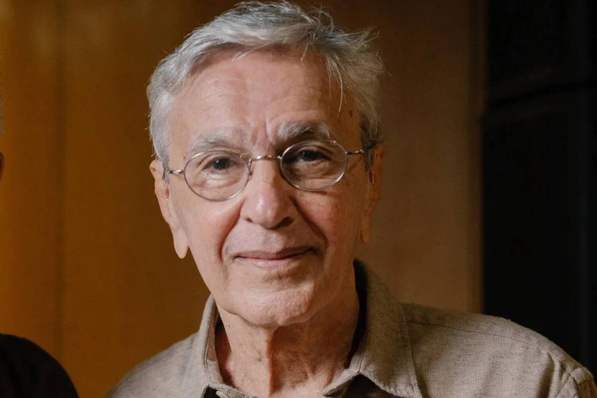 Imagem mostra Caetano Veloso.