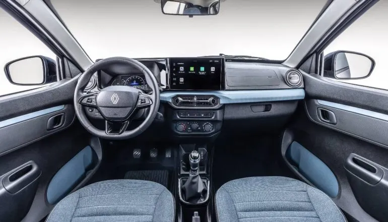 Renault Kwid 2027: Cabine destaca a central multimídia Media Evolution de 10.1 polegadas e o novo painel de instrumentos digital de 7 polegadas.