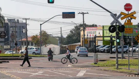 Quatro cidades do Paraná entram em ação na Justiça para retirar trens da área urbana