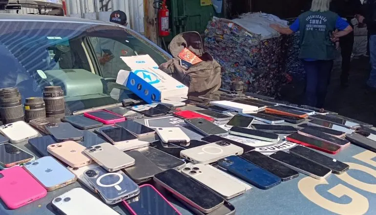 Polícia estoura minicentral de receptação em Curitiba e recupera 80 iphones