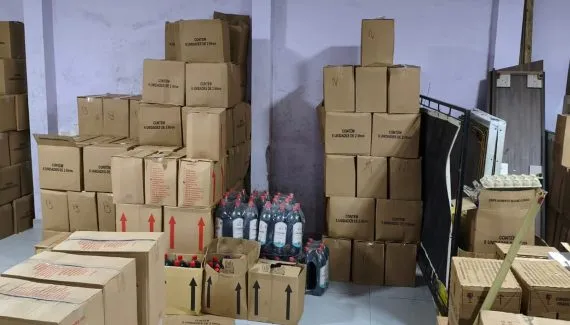 Polícia apreende 10 mil garrafas de bebidas adulteradas e prende três na RMC