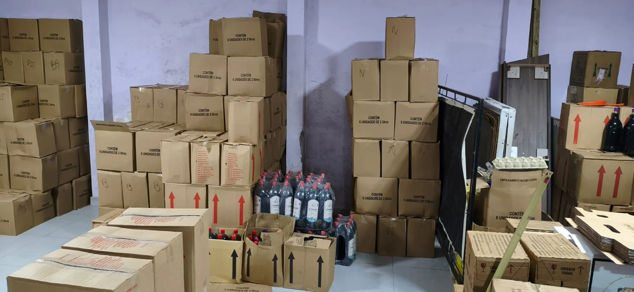 PCPR apreende bebidas adulteradas em Campo Largo e prende três empresários