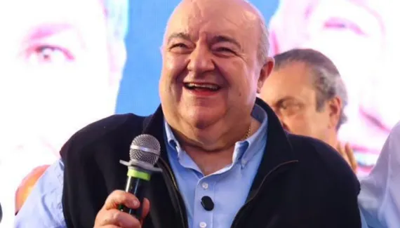 Rafael Greca passa por drenagem de hematoma após queda em campanha