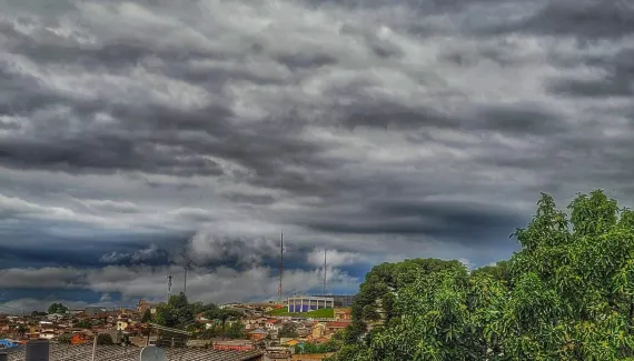 Defesa Civil emite alerta vermelho no Paraná para tempestades com vento e granizo