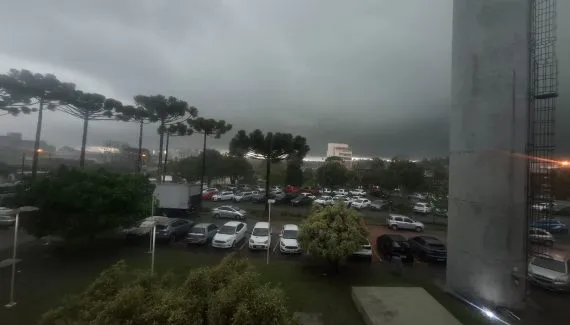 Temporal atinge 28 cidades do Paraná e afeta quase 5 mil pessoas