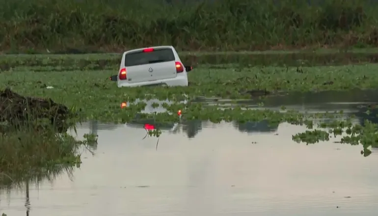 Curitiba ainda tem alagamentos 17 horas após temporal que deixou 23 pontos críticos