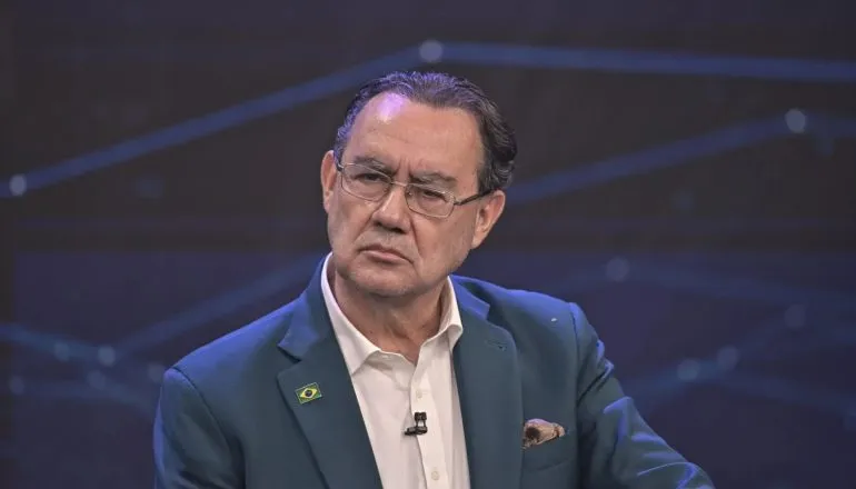 Augusto Cury, primeiro candidato fora Lula e Flávio a passar dos 10% nas pesquisas