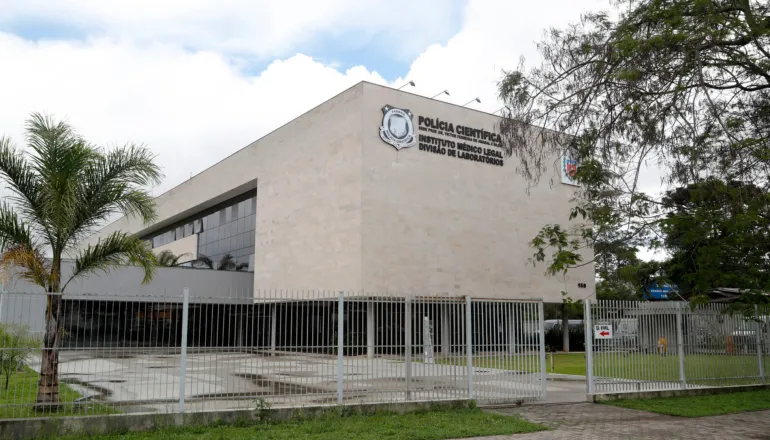 Paraná encerra quatro contratos e troca empresa licitada após atrasos de pagamentos 