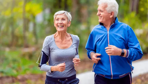 O que muda na mobilidade com a idade? Veja como cuidar do corpo dos 30 aos 70 anos