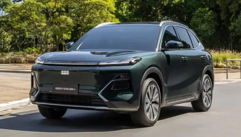 Geely EX5 EM-i na cor verde