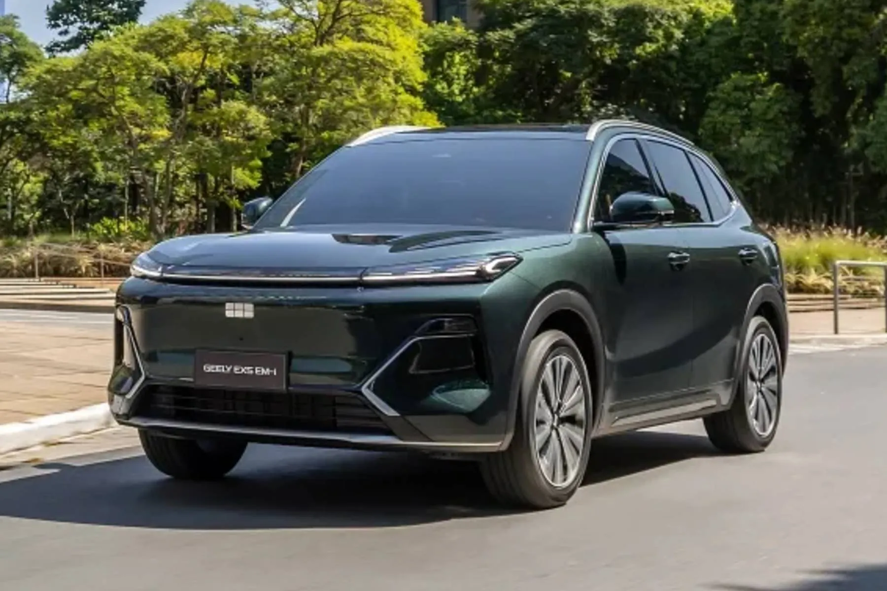 BYD ganha rival de peso: Geely avança com produção de carros no Paraná