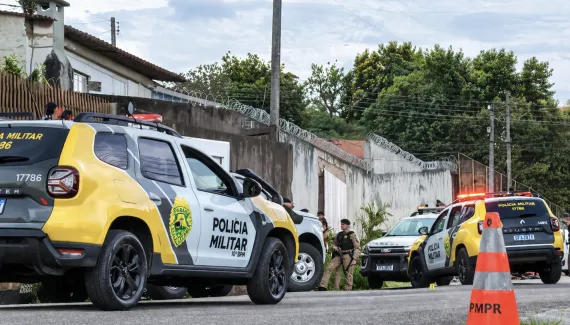 Homem em surto psicótico morre após ameaçar policiais com machado em Curitiba