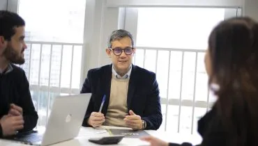 Representantes do setor industrial discutem alternativas de financiamento para investimentos e expansão de empresas no Paraná.
