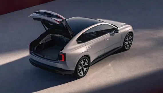 Volvo ES90 chega com 680 cavalos, versatilidade de fastback e mais de 500 km de autonomia