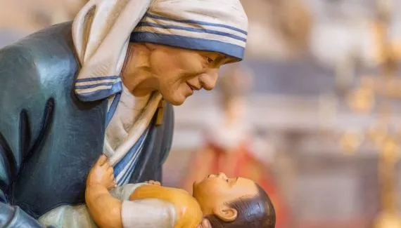Dia de Santa Teresa de Calcutá: 5 orações inspiradas na fé e no amor ao próximo