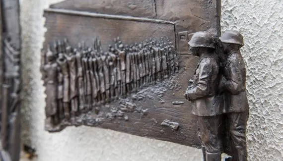 Museu do Holocausto lança guia para identificação de símbolos nazistas