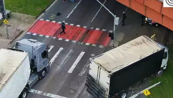 Linha Verde fica uma hora interditada após acidente com carreta e mais dois veículos