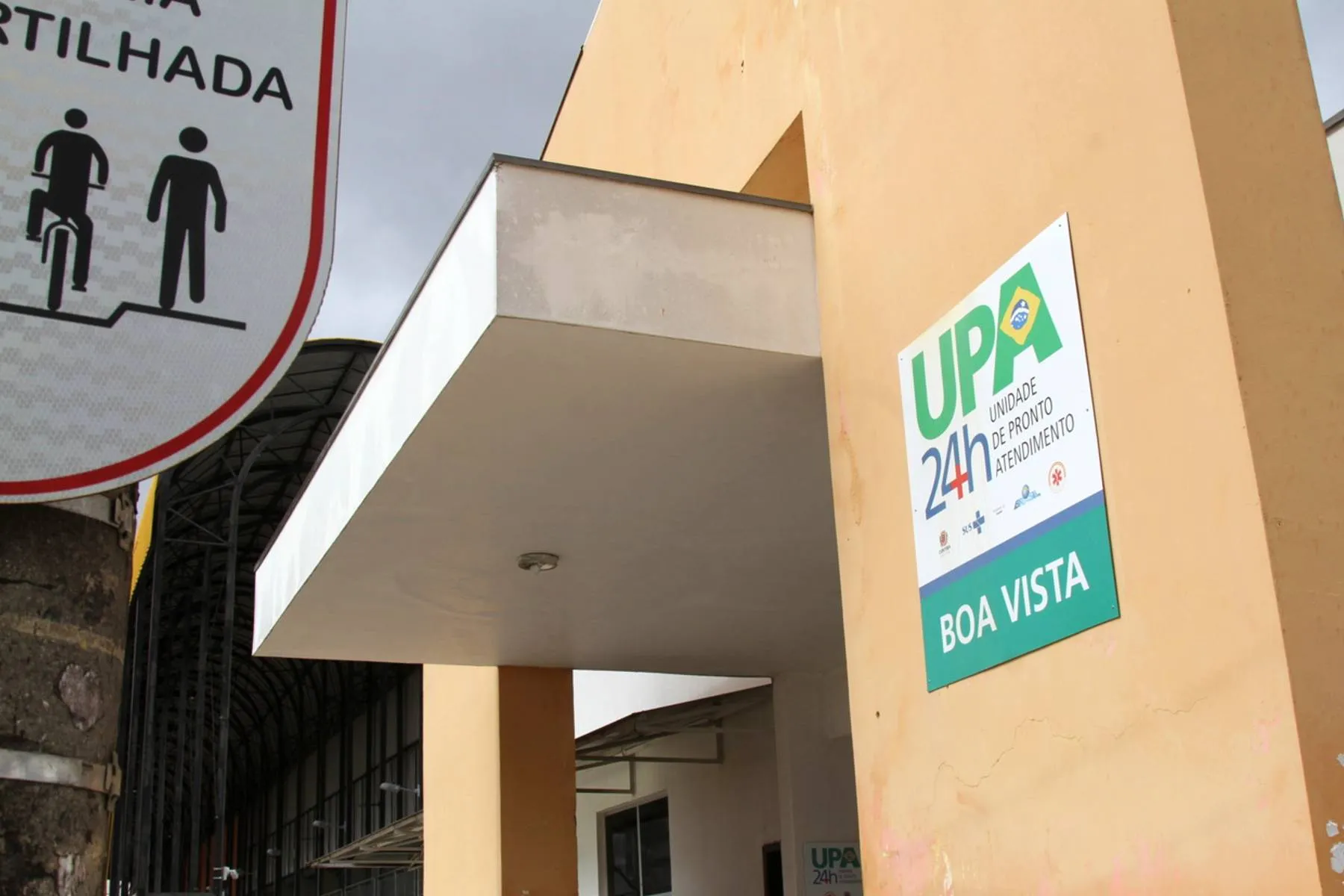 Imagem mostra uma UPA em Curitiba