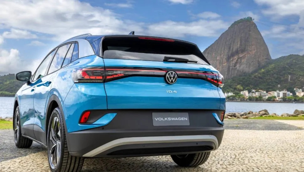 ID4 Vw traseira azul - O SUV 100% elétrico Volkswagen ID.4 Pro 2027 chega ao mercado brasileiro em outubro pelo preço de R$ 299.990.