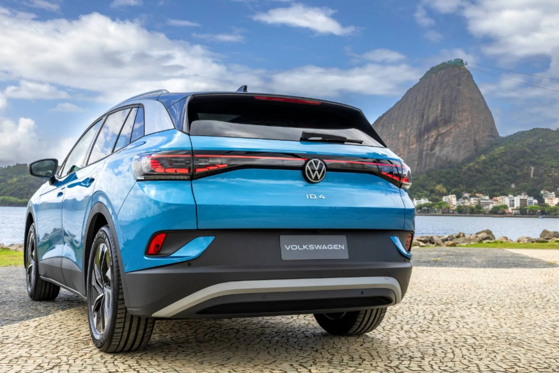ID4 Vw traseira azul - O SUV 100% elétrico Volkswagen ID.4 Pro 2027 chega ao mercado brasileiro em outubro pelo preço de R$ 299.990.