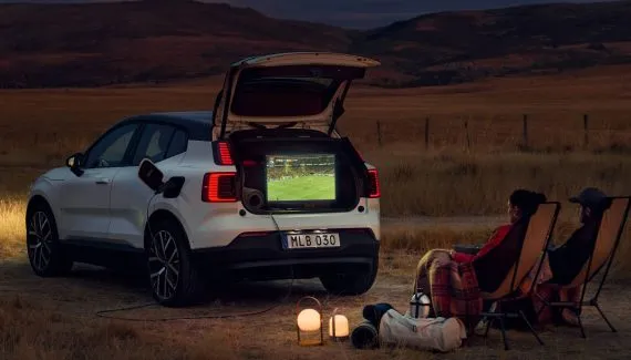 Volvo EX30 recebe atualização para virar tomada gigante e alimentar aparelhos