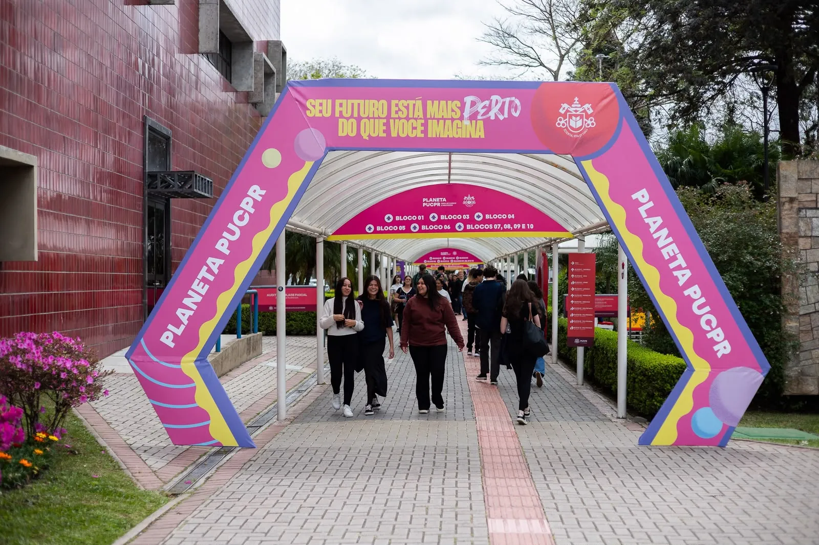 A imagem mostra o portal do evento Planeta PUC.