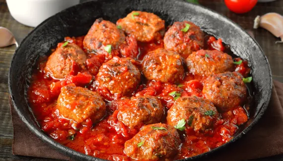 Sem ideia para o jantar? Veja 3 receitas de almôndegas fáceis e ricas em proteínas 