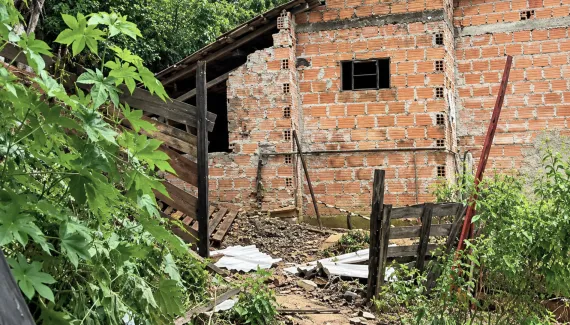 Família morre soterrada após desabamento durante temporal no Paraná