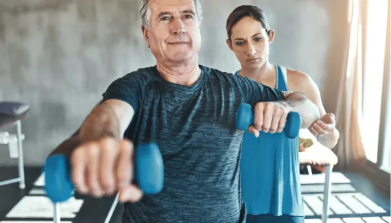 Treino depois dos 50: veja quais exercícios ajudam a manter força, equilíbrio e autonomia