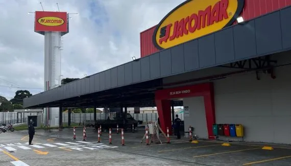 Jacomar completa 60 anos e inaugura 21ª loja na Grande Curitiba