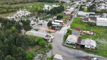 Temporais e tornados deixam 2 mil desalojados e 362 desabrigados no Paraná