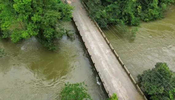 Copel abre comportas de usina e força interdição de ponte sobre o Rio Capivari