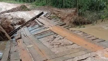 Chuva derrubou pontes em várias zonas rurais do estado, atrapalhando o transporte escolar, como esta em Castro. Foto: Divulgação/Prefeitura Municipal de Castro