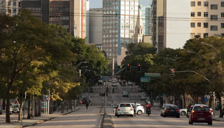 Trânsito em Curitiba: obras no Barreirinha e intervenções em bairros alteram trânsito nesta sexta (18)