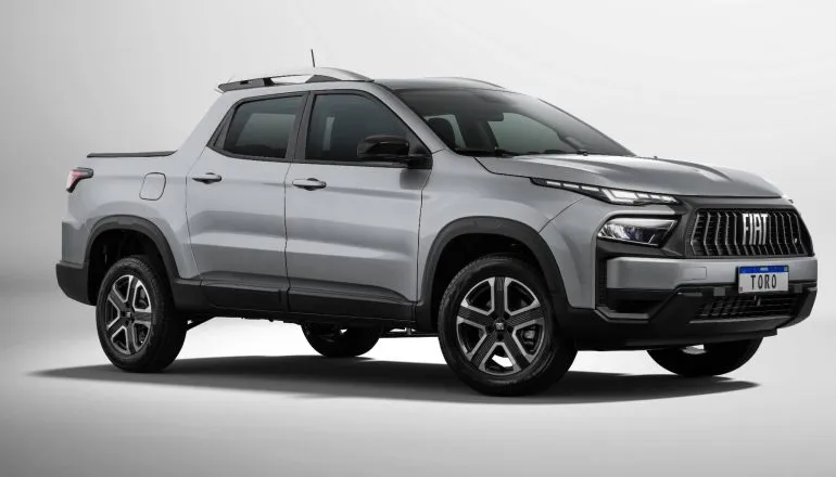 Imagem mostra uma picape Fiat Toro na cor cinza.