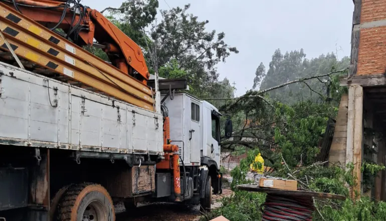 Paraná monta força-tarefa para socorrer cidades devastadas pelas chuvas