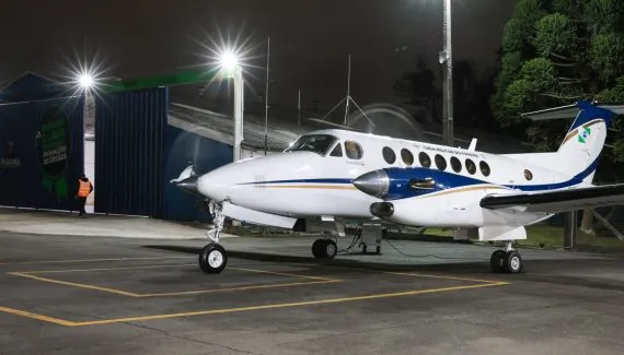 Operação aérea resgata pacientes ilhados e leva vacinas a cidade do Paraná