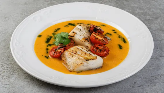 Muito além do peixe grelhado: veja 3 receitas com pescada-branca para um jantar leve e saudável