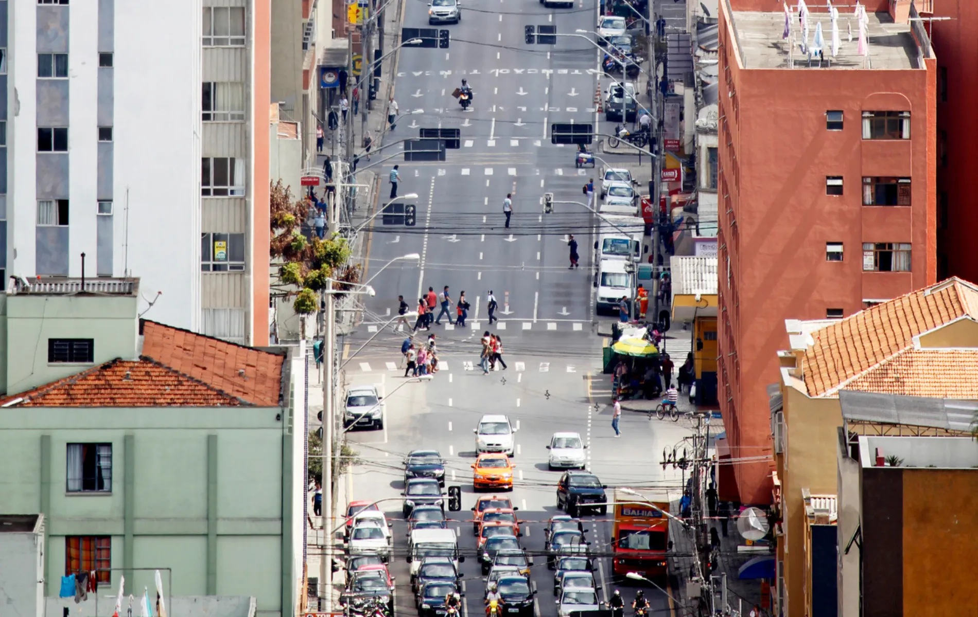 Trânsito em Curitiba: Obra da Sanepar no Centro e reforma de ponte bloqueiam ruas nesta terça (15)