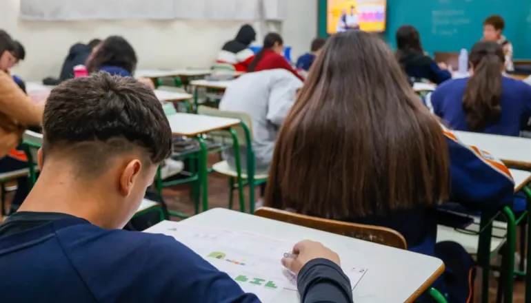 Após estragos das chuvas, 9 escolas retomam aulas e 18 seguem sem atividades no Paraná