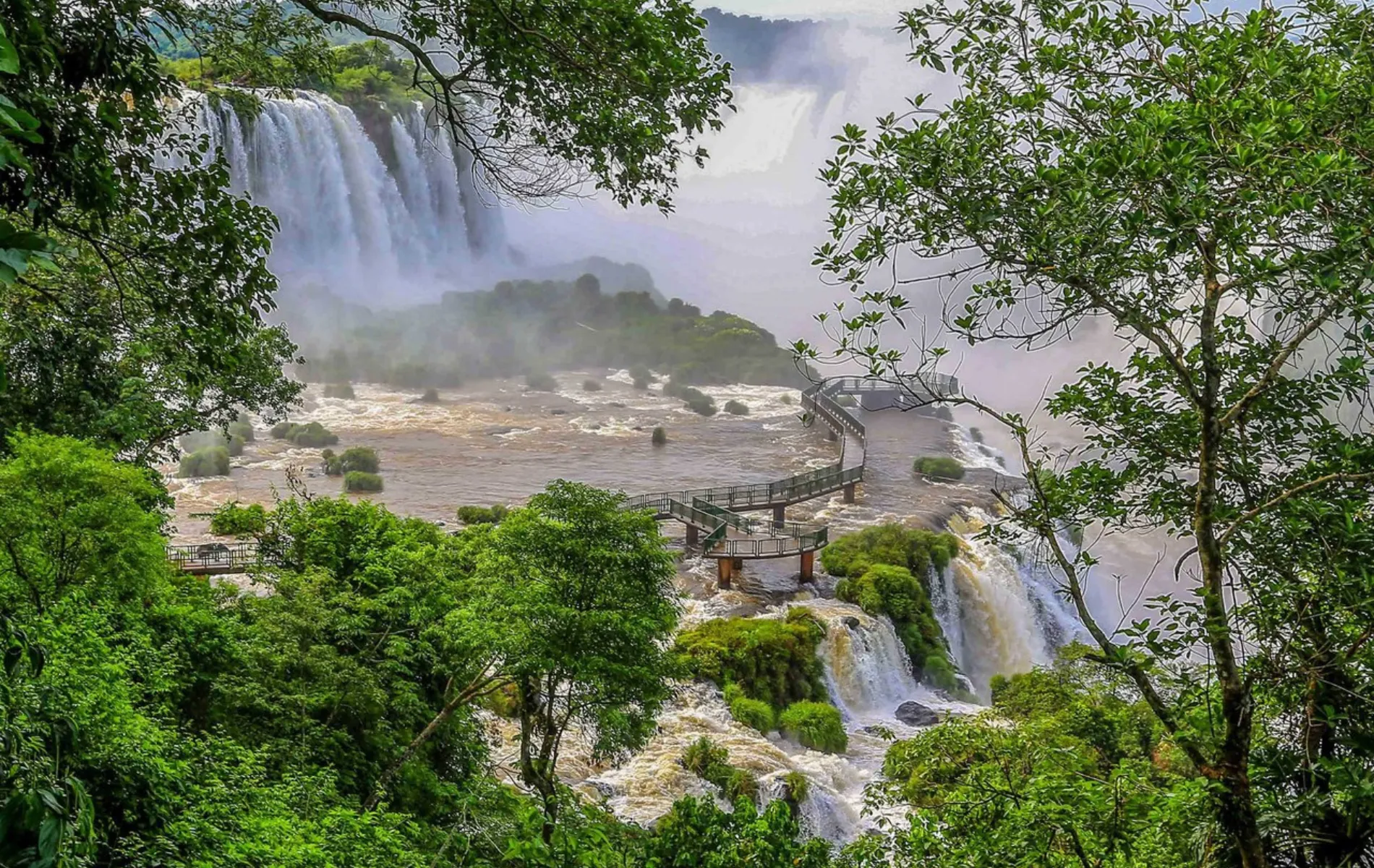 Passarela das Cataratas do Iguaçu reabre após vazão chegar a 10,1 milhões