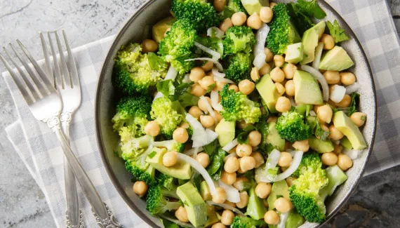 Quer mais proteína vegetal no almoço? Veja 5 receitas com grão-de-bico