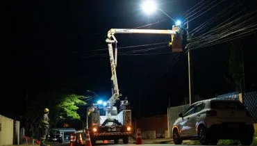 Foz do Iguaçu já modernizou mais de 13 mil pontos de iluminação pública com tecnologia LED, ampliando a eficiência energética e a segurança nas ruas.