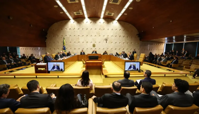 STF encerra sessão com pedido de vista de Dino e sem definir se une casos Moraes e Mendonça