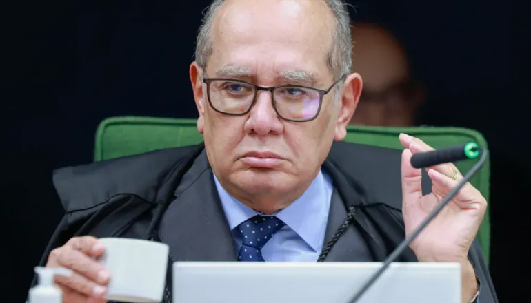 Rixa entre Gilmar e Mendonça adia decisão sobre investigação contra Moraes