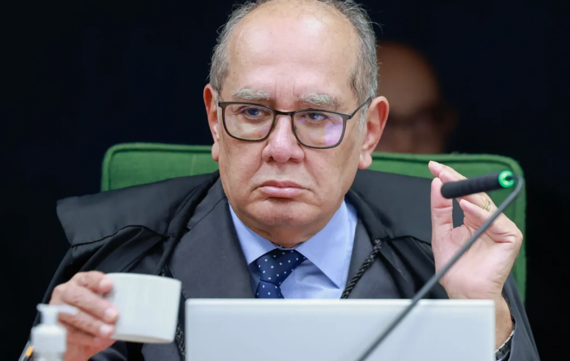 Rixa entre Gilmar e Mendonça adia decisão sobre investigação contra Moraes