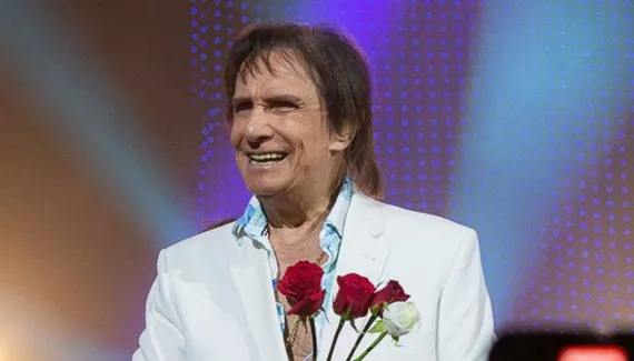 Após esgotar ingressos, Roberto Carlos anuncia show extra em Cutiba