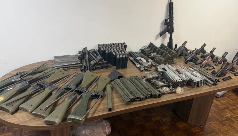 Hangar próprio e empresas falsas: como uma família do Paraná criou rota logística para enviar armas ao RJ